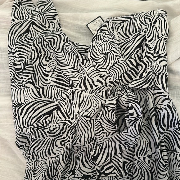 NWT Club Monaco Japera Zebra dress - Size 8 - Picture 4 of 4